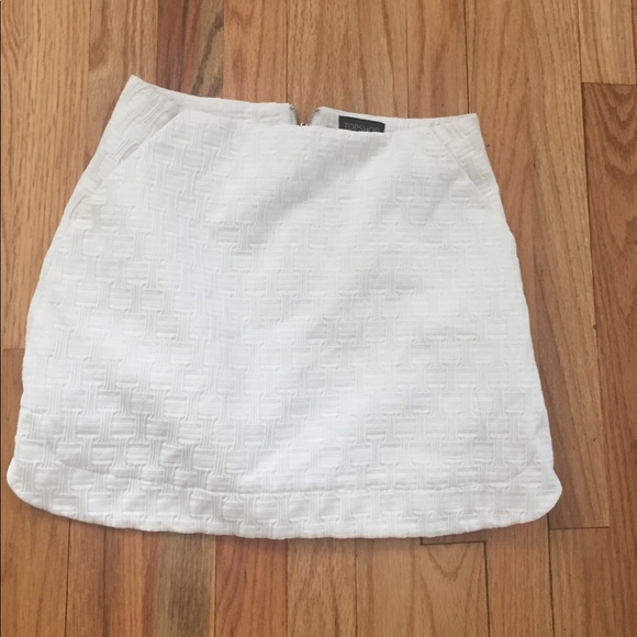 Topshop Dresses & Skirts - TopShop ivory lined miniskirt sz 4